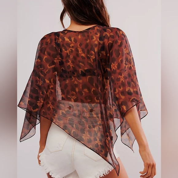 Angel Wing Poncho in Leopard NWT - ONE SIZE - Picture 5 of 13